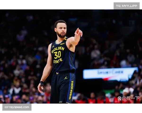库里三分破纪录获比赛用球，赛后喜庆时刻成焦点