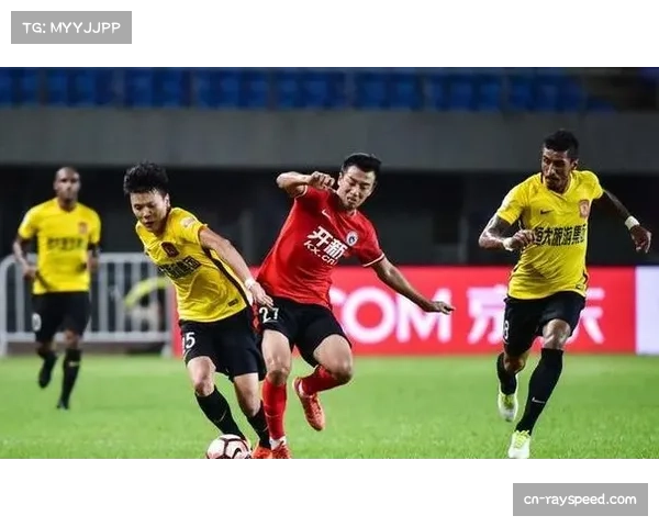 梅斯五后卫密集防守迎战里尔，保级绝境下的战术求生策略